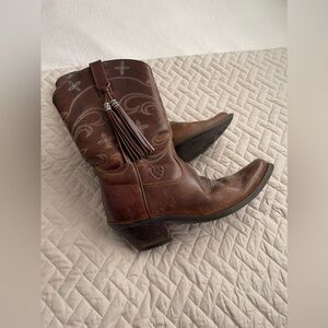 Ariat size 9 women’s cowboy boots